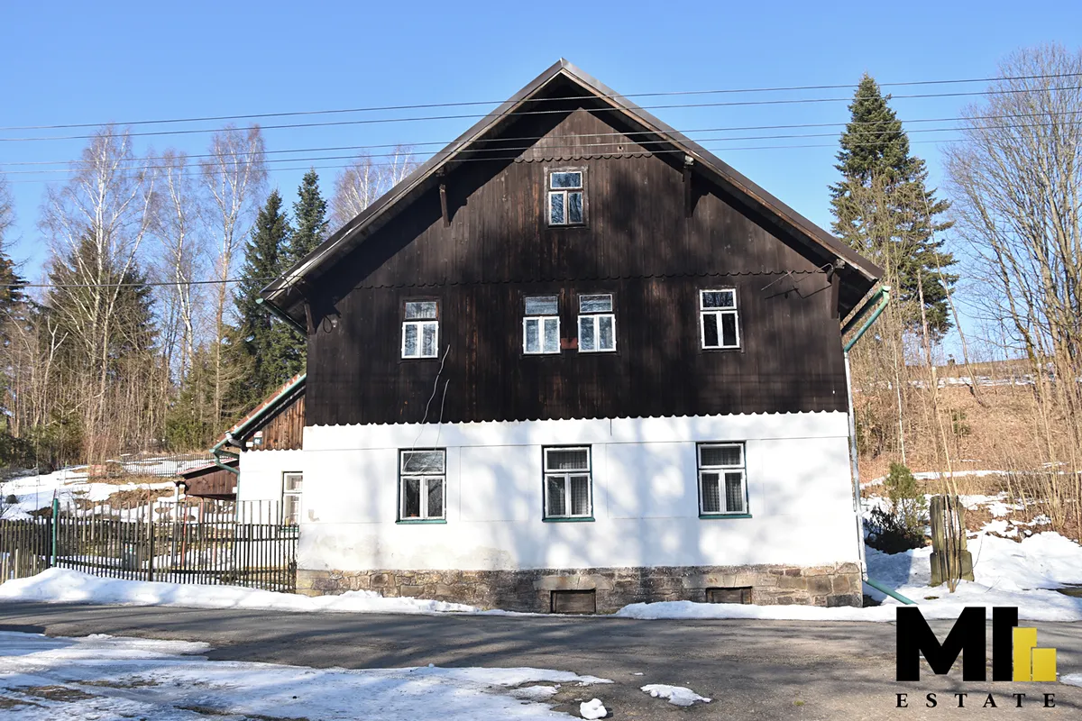 Prodej rodinného domu 378 m², pozemek 1660 m²